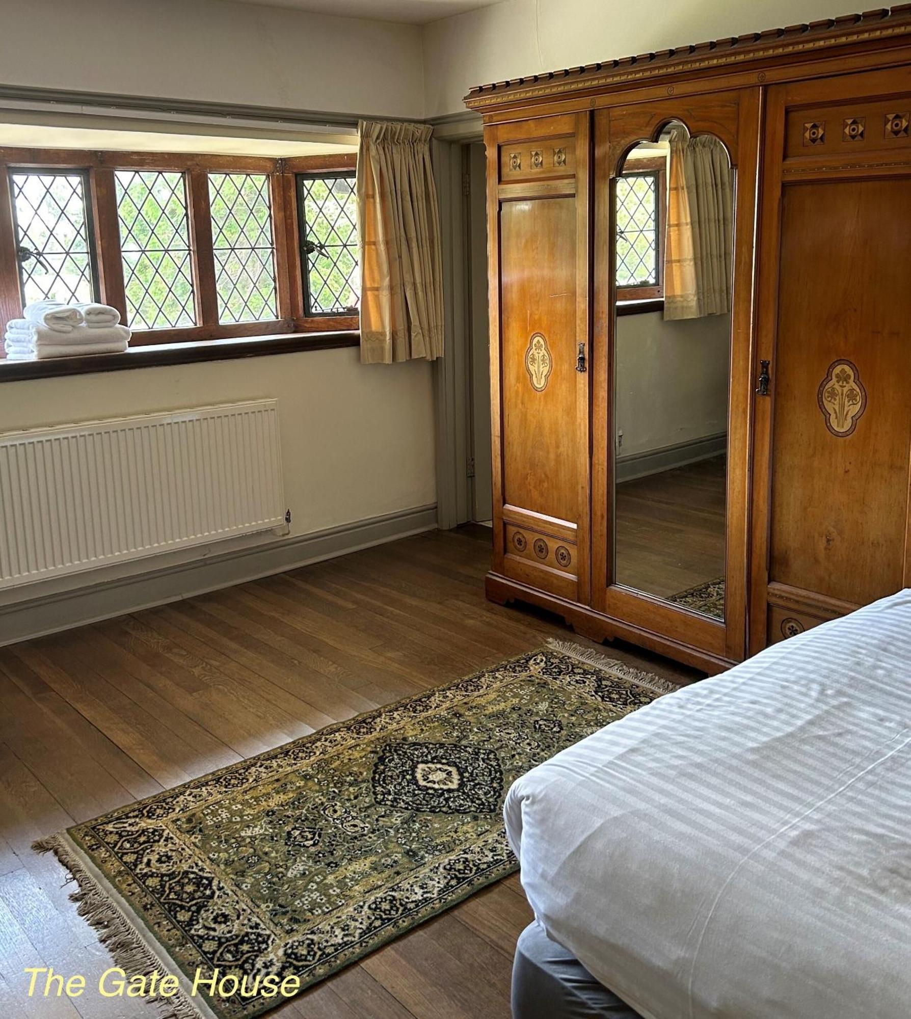 Thornton Manor - Holiday Cottages And Apartments Heswall Eksteriør bilde